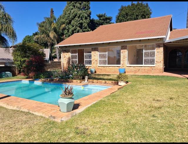 3 BEDROOM HOUSE FOR SALE IN HELDERKRUIN